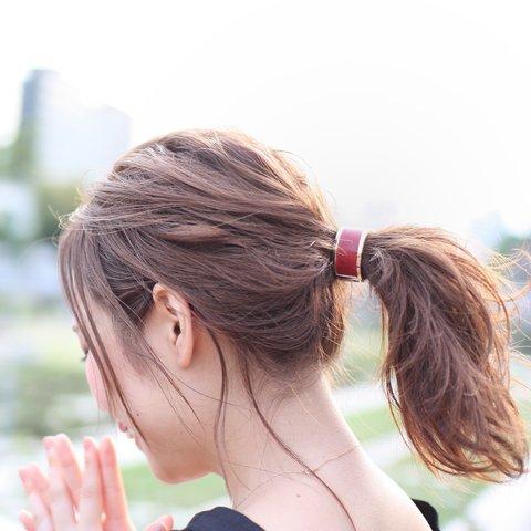 大人の簡単まとめ髪！上品で、可愛いヘアアクセサリー！レザー・カフポニー♪(レッド)