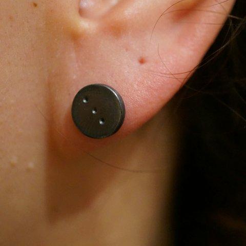 button pierce (black)