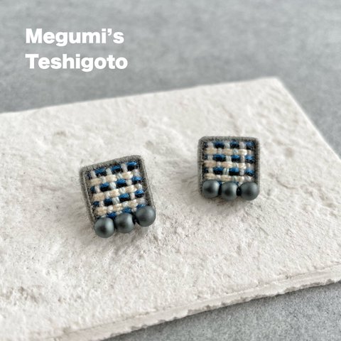 チェック柄 刺繍ピアス・イヤリング(ブルー)