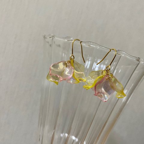 花びらピアス　【ピンク&イエロー】