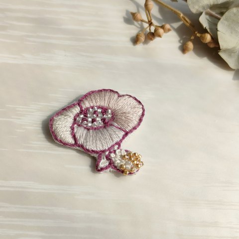 北欧レトロなお花の刺繍ブローチ（パープル）