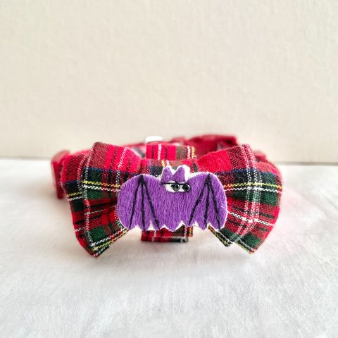 こうもり刺繍蝶ネクタイ（小）/ハロウィン 犬用蝶ネクタイ ペット 犬グッズ  おしゃれ お出かけ お散歩 イベント リボン コスプレ 仮装   タータンチェック　赤 犬アクセサリー  コウモリ 秋