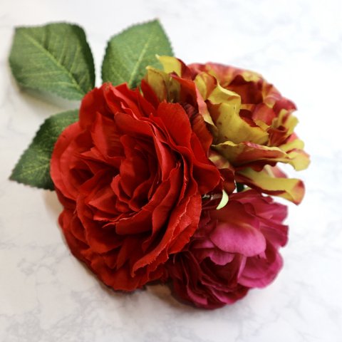 フラメンコ花髪飾り:フローレス(赤・マーブル・濃いピンクのブーケ)