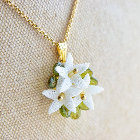 願い星の花"ペンタス"のネックレス ホワイト