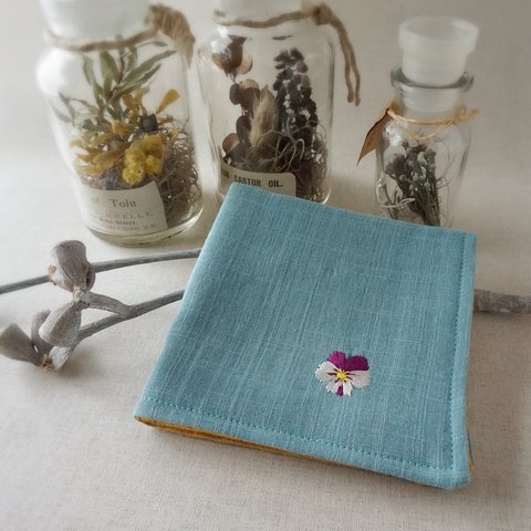 手刺繍入り4重ガーゼハンカチ「ビオラホワイト」[受注制作]