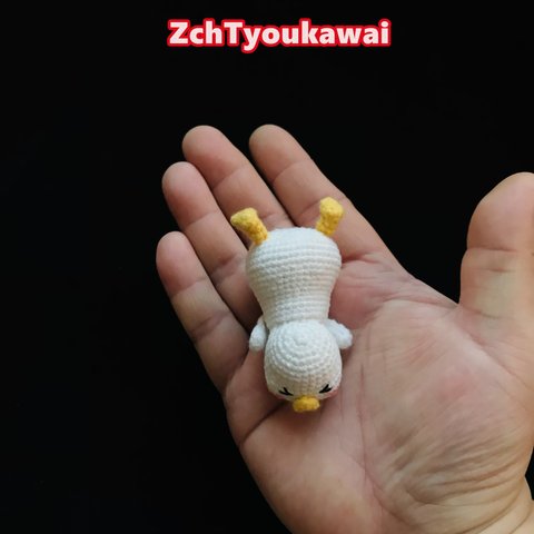 転んだアヒルちゃん　編みぐるみ　ハンドメイド 子供 誕生日 人形 受注制作　可愛い　贈り物