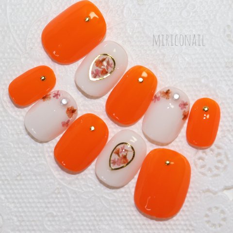 【ネイルチップ】押し花(レースフラワー)の小花アートネイル　フレッシュオレンジ