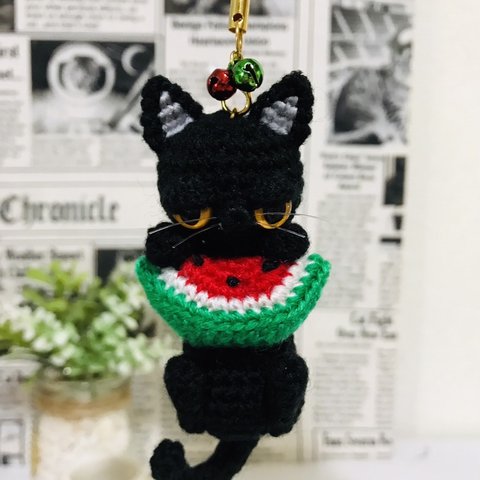 スイカとやさぐれ黒猫🍉あみぐるみ♡キーホルダー・ストラップ・ボールチェーン