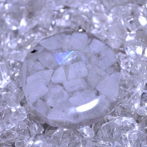 鉱石レジン（3.5cm12角形プレート）【ムーンストーン】