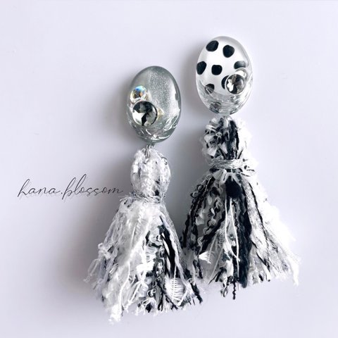 glass oval dalmatian tassel gray Earrings