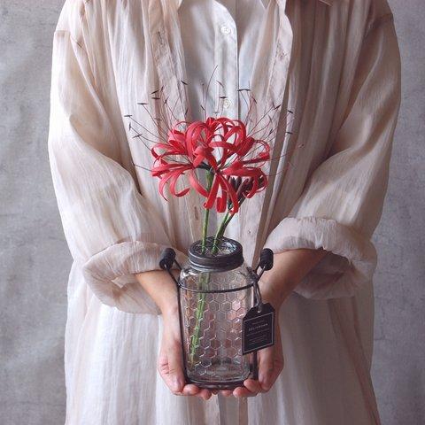 ◆粘土のお花◆　ヒガンバナ（彼岸花）をアイアンボトルに飾って・・・　高さ約36センチ　H702