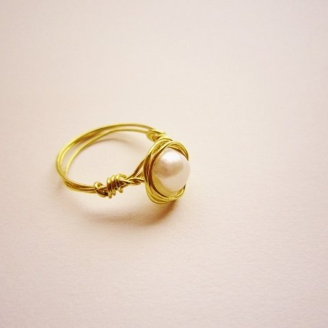 White　Pearl　Wire　Ring