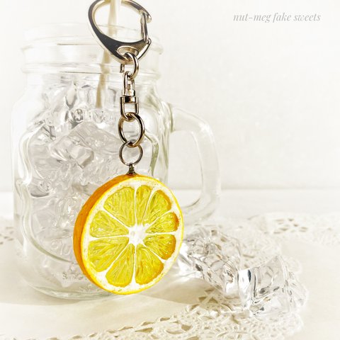 輪切りレモンキーホルダー(Lemon key chain/charm/チャーム/スイーツデコ/フェイクスイーツ/フェイクフード/食品サンプル/レジン)