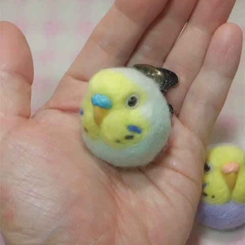 セキセイインコ レインボー パステルブルー  ☆マグネット/ブローチどちらか選択 鼻の色選択可能   受注作成　うちの子オーダー可羊毛の小鳥  羊毛インコ　羊毛フェルト　　工房小鳥屋さん　