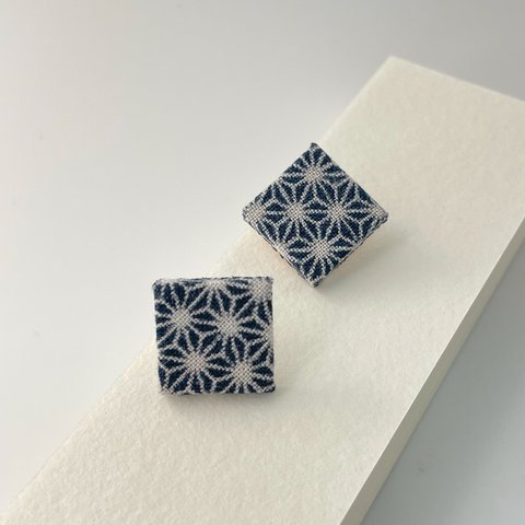 手染め pierced earrings 矩形　麻の葉