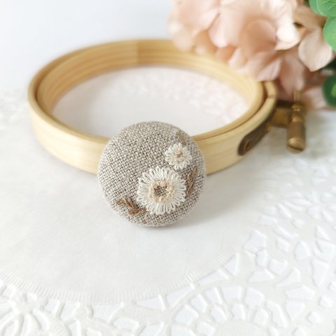 【 ヘアゴム 】刺繍 くるみボタン 