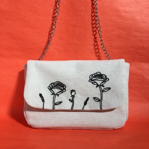 バラ刺繍のショルダーバッグ