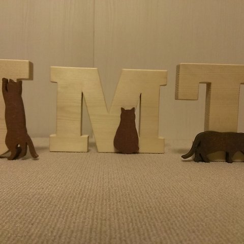 C様オーダー専用　猫が遊ぶアルファベット文字「J・M・T」