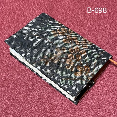 B698再販　標準サイズ　着物リメイク 大島紬　文庫本ブックカバー