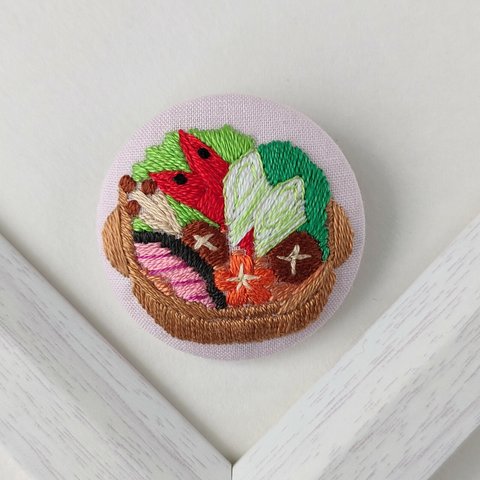 ほかほかお鍋の刺繍ブローチ