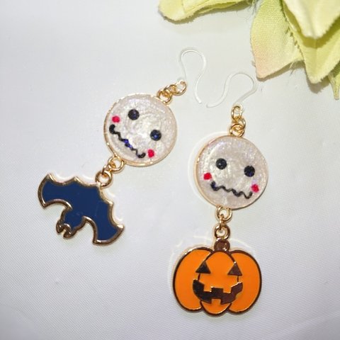 ハロウィン🎃お化け🦇の樹脂フックピアス・樹脂イヤリング・チタンフックピアス