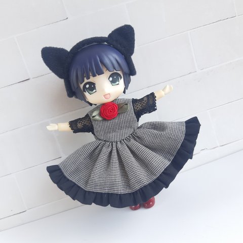 ねんどろいどどーるサイズ/黒猫のお嬢様風ワンピース(猫耳カチューシャ付き)