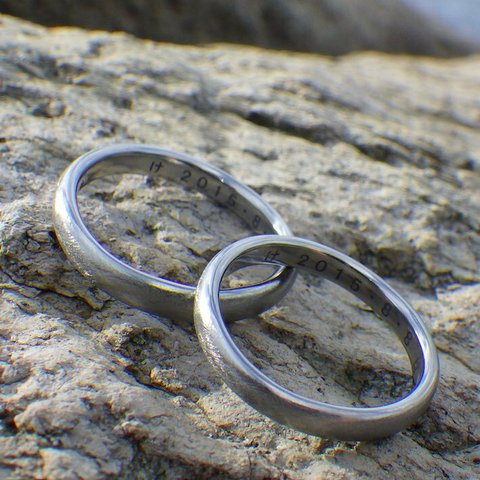 【金属アレルギー対応】 ゆったりウェーブが美しい！ハフニウムの結婚指輪