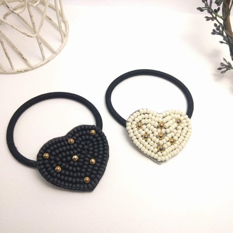 ハートのビーズ刺繍ヘアゴム