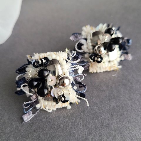 ツイードリボン刺繍イヤリング、ピアス