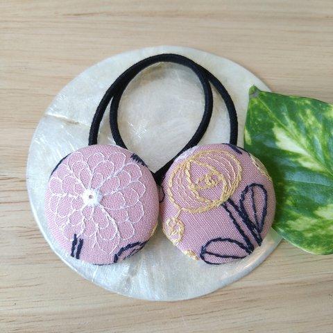 ハンドメイド 大人気 刺繍 花柄くるみボタン ヘアゴム  2個セット