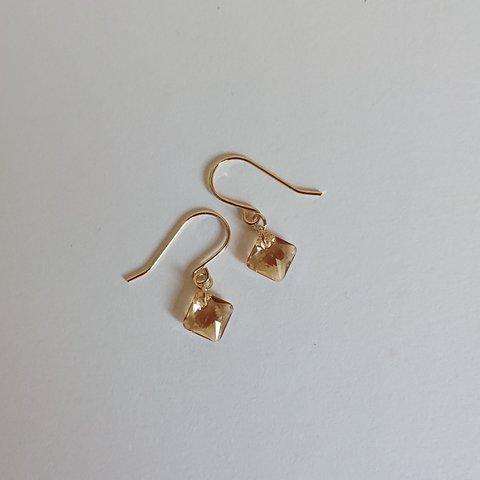 ハンドメイドピアス☆スワロフスキーピアス☆一粒ピアス   No.606