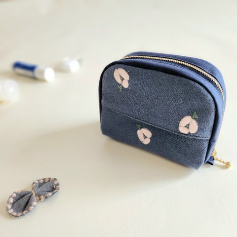 \小さめなのに容量◎/ぷっくりお花刺繍のコロンとティッシュポーチ＊blue【母の日】