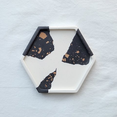 HEX tray / 六角形トレイ - Black/brown terrazzo