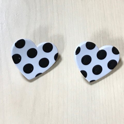 WHITE BLACK DOT HEART PIERCE  PARTS