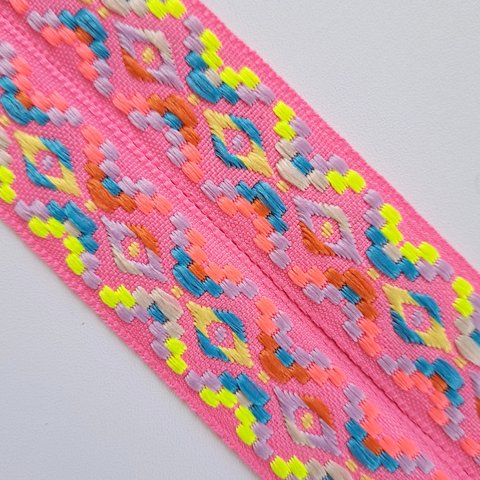 チロリアンテープ　刺繍　エスニック