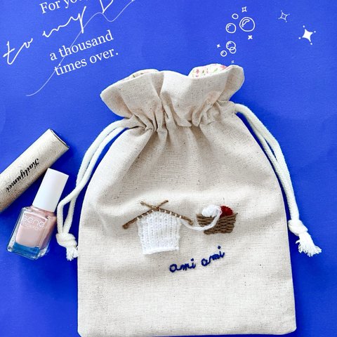 ハンドメイド　可愛い編み物🧶の刺繍の巾着袋