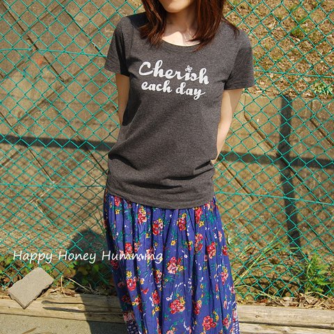 ロゴＴシャツ　Cherish　チャコールブラック　レディース