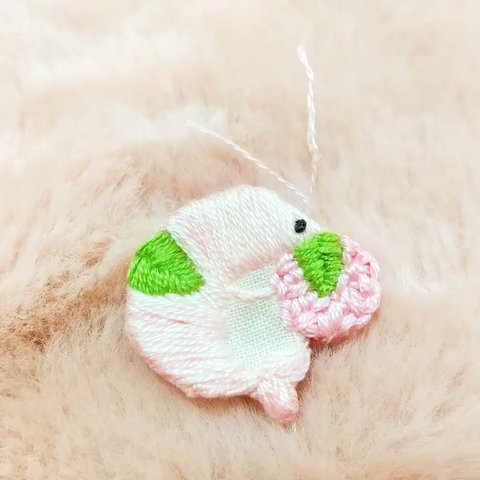 エビ 桜もち  刺繍ブローチ 