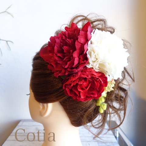 赤&ホワイトの大ぶりヘッドアクセ　高級造花髪飾り
