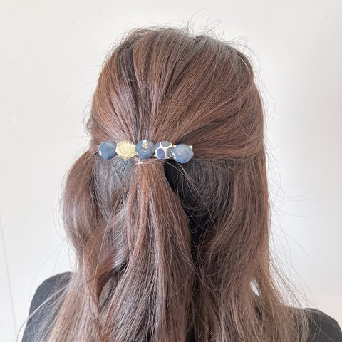 送料無料✨️ꫛꫀꪝ✧‧˚レジンヘアクリップ❤️Ｎｏ．2くすみカラーネイビー✨️ゴールド✨️