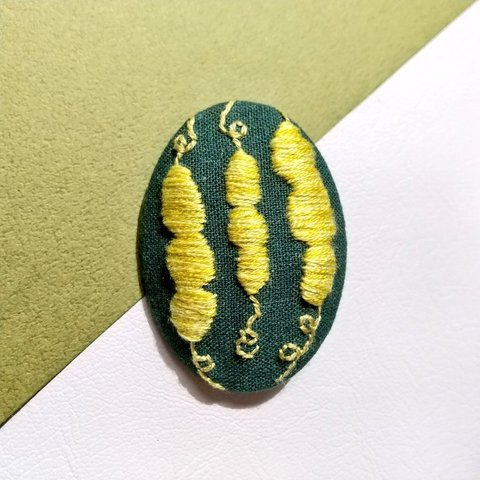 空豆 刺繍ブローチ