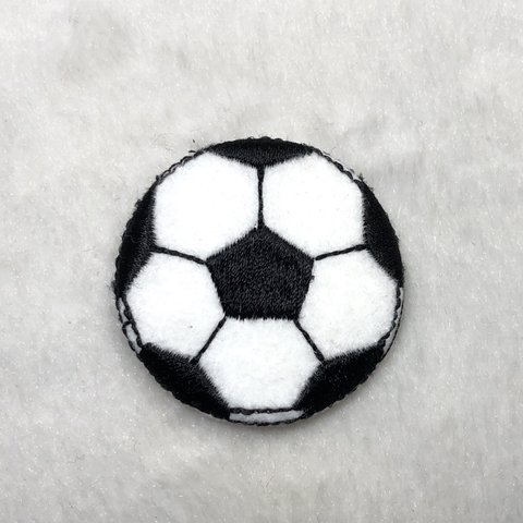 ★刺繍缶バッジ★　サッカーボール