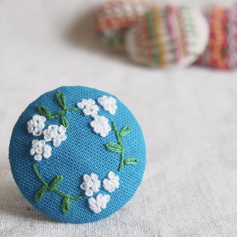 刺繍ブローチ サンプラー(フラワー) ヘアゴム可 くるみボタン　送料無料