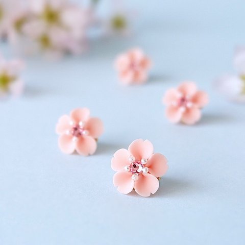 幸せピンクのミニ桜イヤリング、ピアス・受注制作