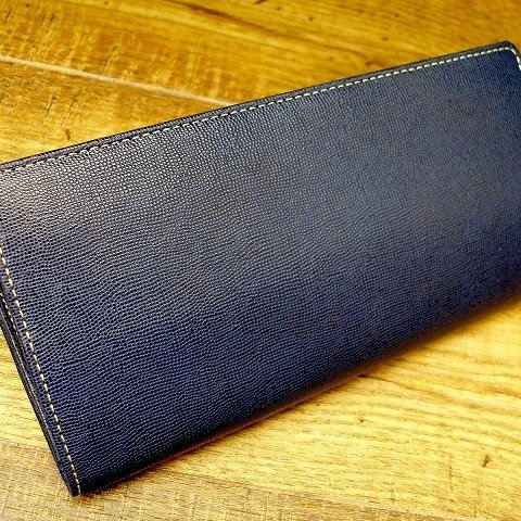 本革長財布 シンプルな折財布 角シボ型押レザー ネイビー【名入れ】対応