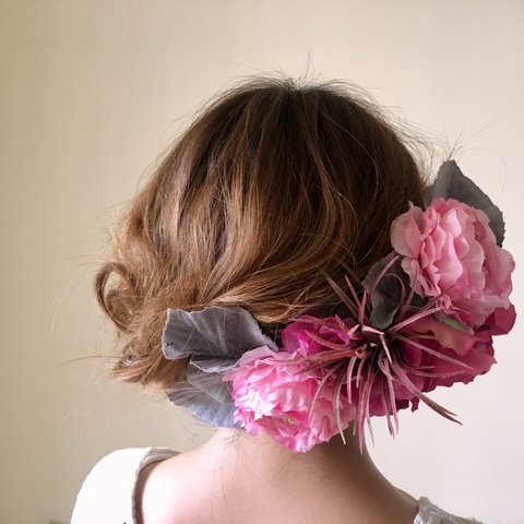 ３種類のピンクのバラを使ったエレガントな髪飾り（ヘッドドレス）