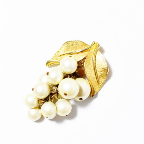 Vintage 1950's pearl×goldmetal grapes motif brooch