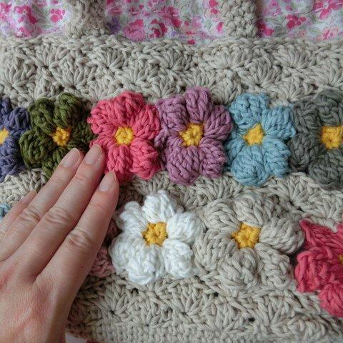 お花モチーフの小さなバック巾着つき　Ｂ　手編み   春夏用コットン