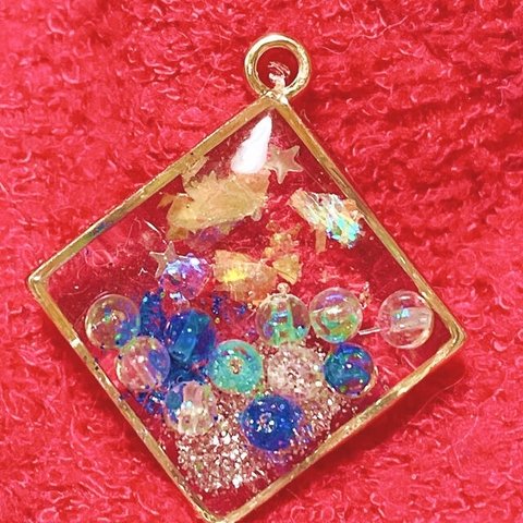 水槽 ペンダントトップ ハンドメイド レジン ひし形 透明 両面