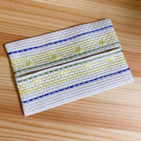 スウェーデン刺繍のティッシュケース【送料込み】